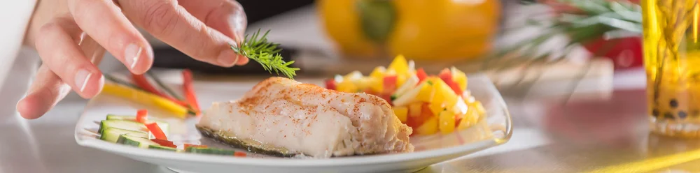 Auf einem Teller angerichtete Mahlzeit